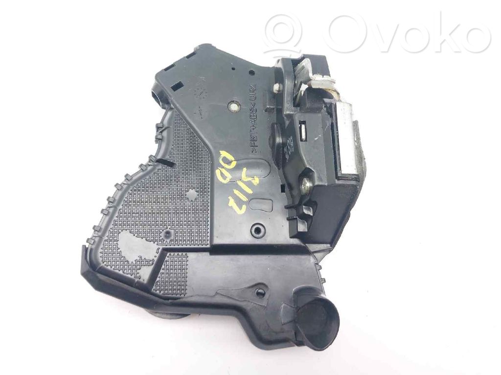 Toyota Auris E180 Front door lock 