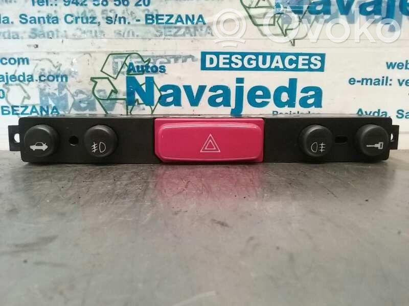 Alfa Romeo 147 Avārijas lukturu slēdzis 