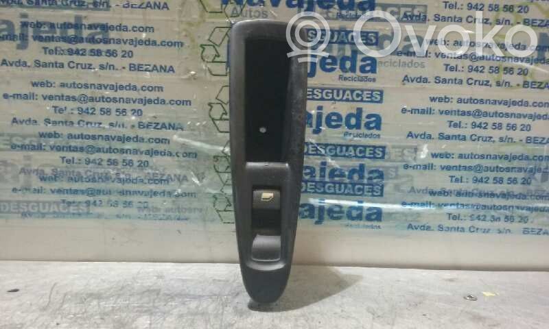 Citroen C4 Aircross Electric window control switch 