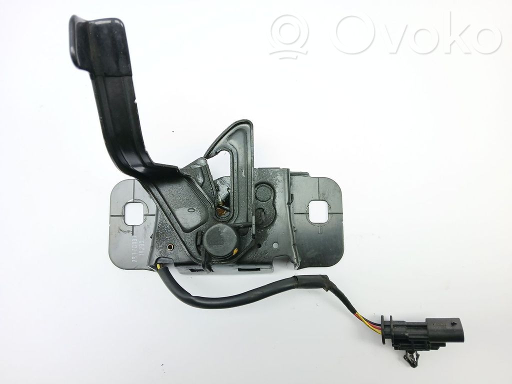 Opel Astra K Tie down hook / loop 