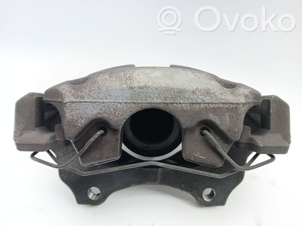 Opel Corsa E Передний суппорт 