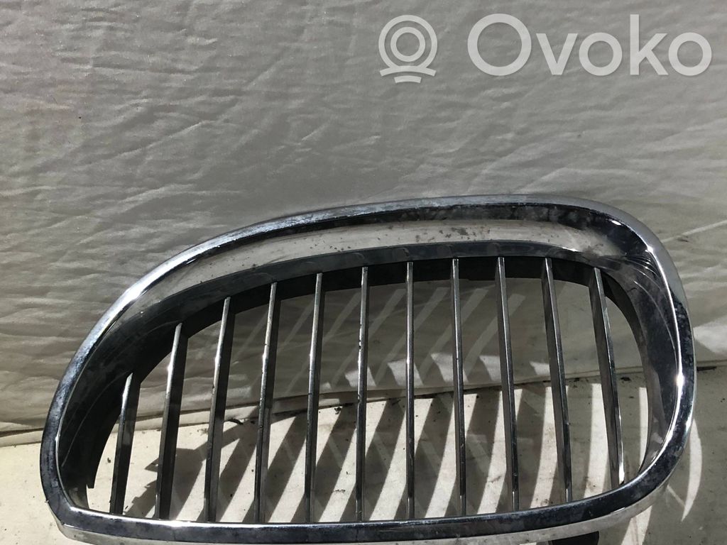BMW 5 E60 E61 Grotelės priekinės 