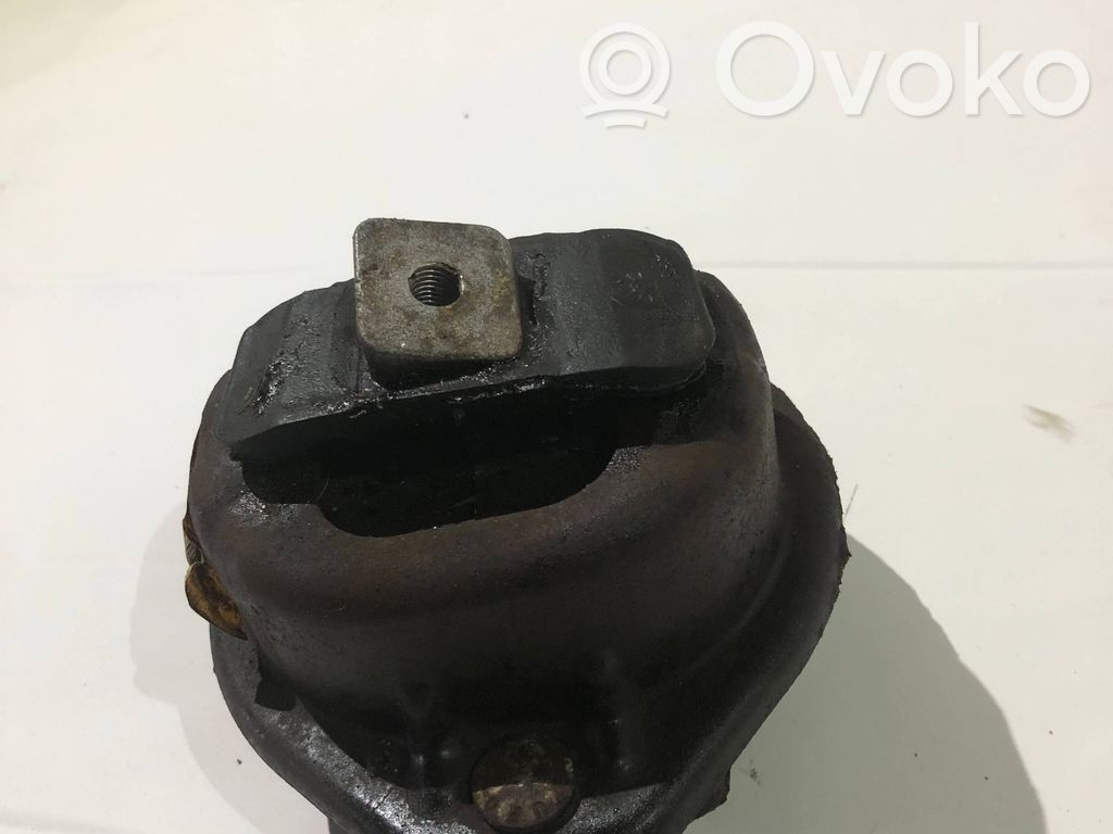 BMW 7 E65 E66 Engine mount bracket 