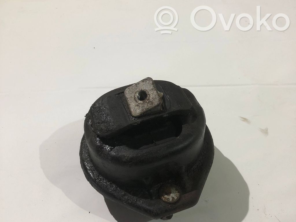 BMW 7 E65 E66 Variklio pagalvė 
