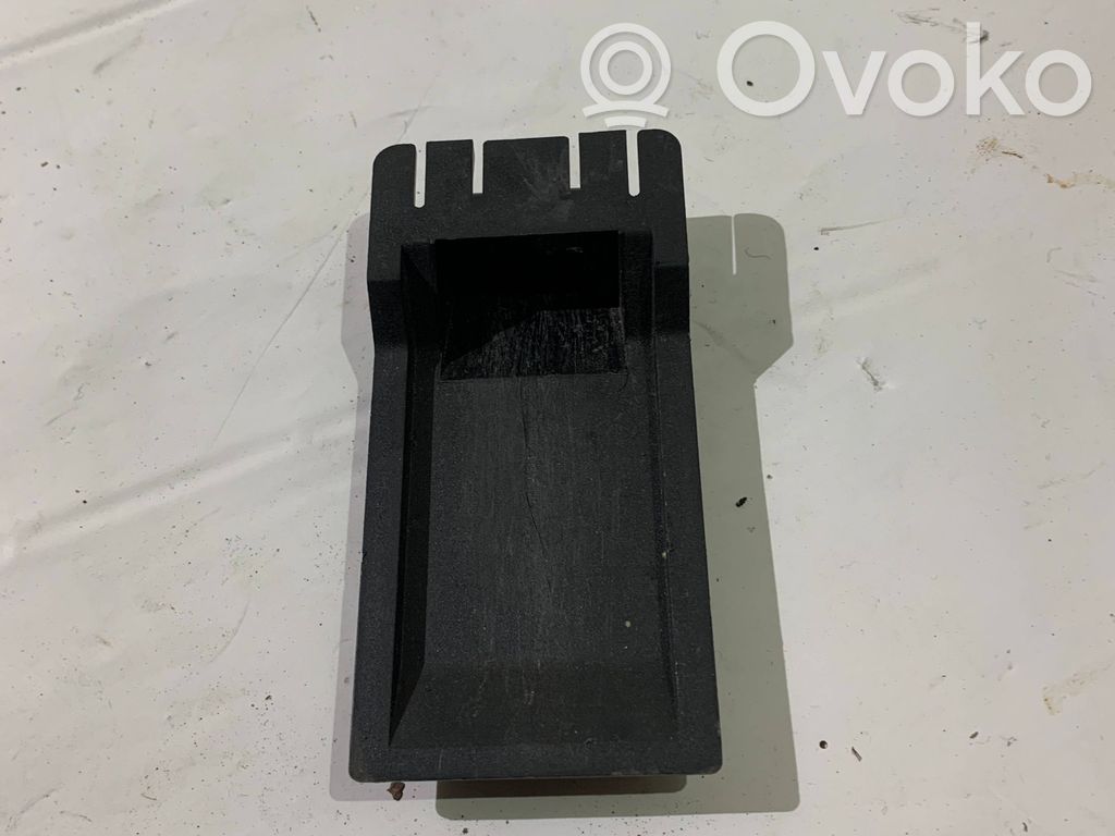 Other trunk/boot trim element   8215891