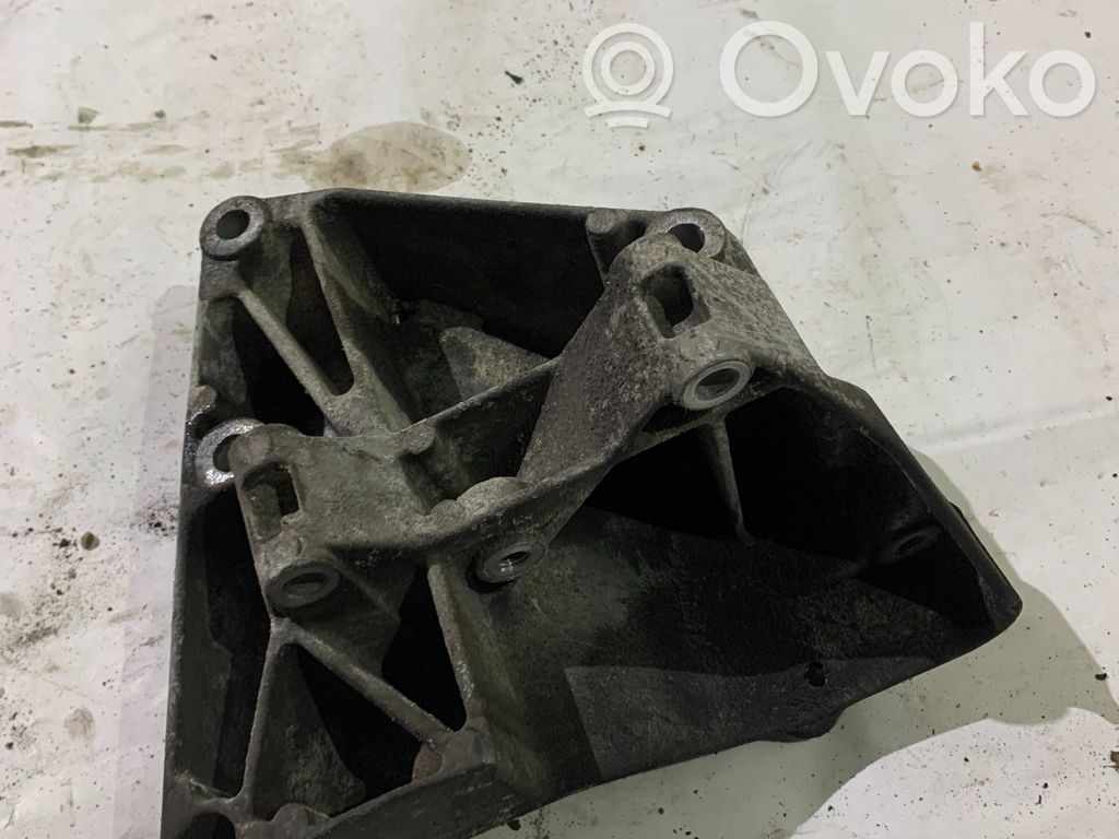 Engine mounting bracket   1432237