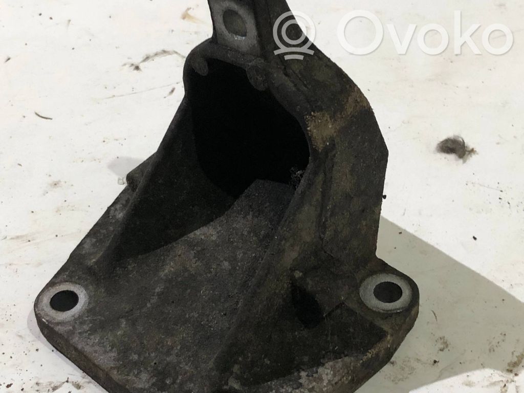 BMW 7 E38 Engine mounting bracket 