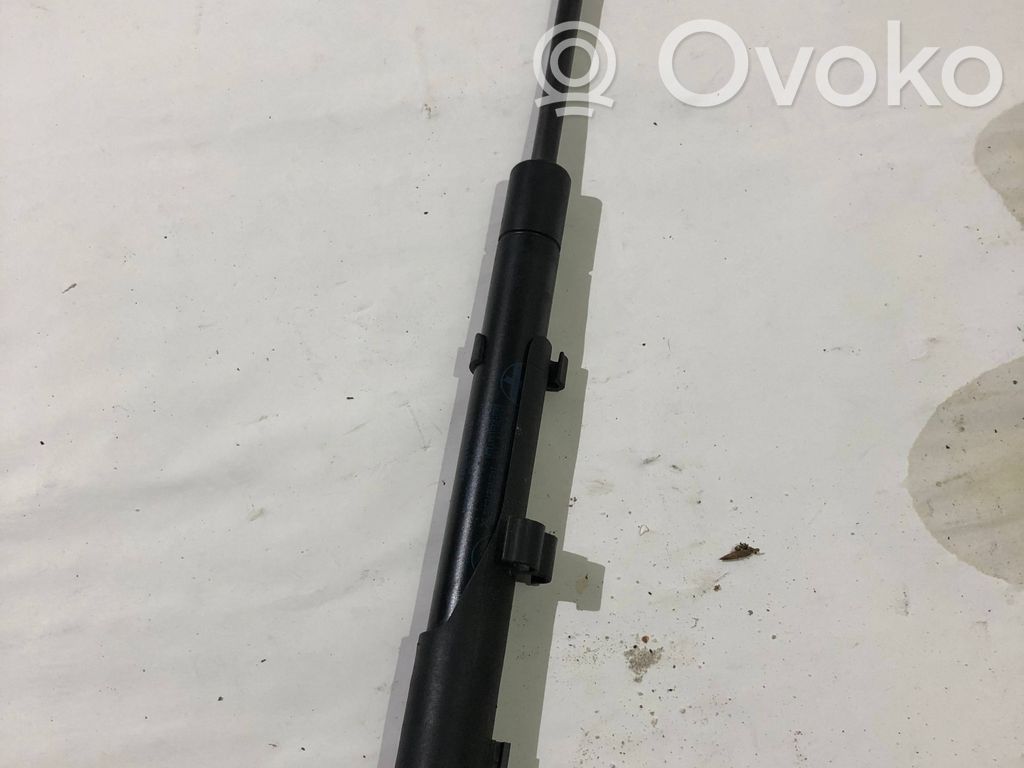 BMW 7 E38 Konepellin tuen vastakappale 