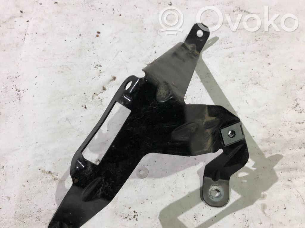 BMW 5 E60 E61 Garso stiprintuvo laikiklis 