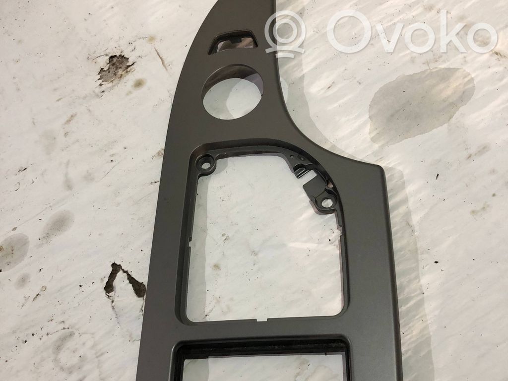 BMW 5 E60 E61 Pavarų perjungimo svirties apdaila (plastikinė) 
