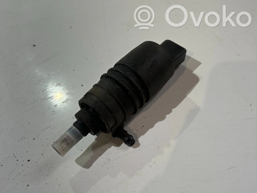 BMW 5 E39 Windscreen/windshield washer pump 