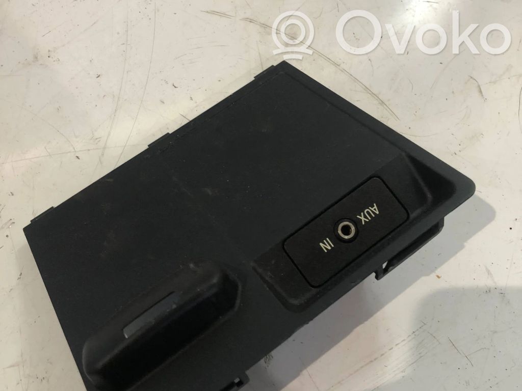 BMW X5 E70 USB socket connector 