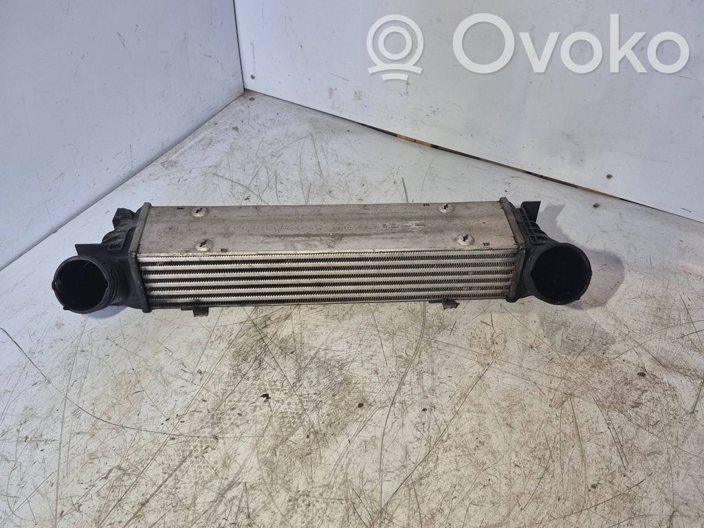 BMW 3 E92 E93 Välijäähdyttimen jäähdytin 