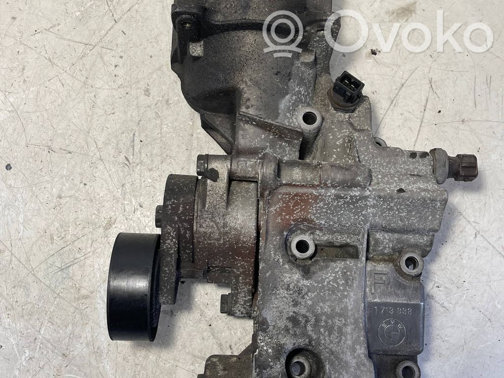 BMW 5 E39 Oil filter mounting bracket 