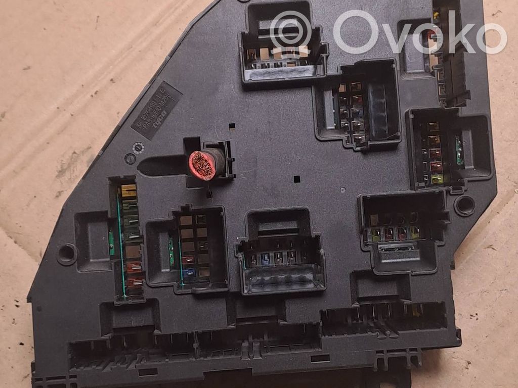 BMW 7 F01 F02 F03 F04 Skrzynka bezpieczników / Komplet 