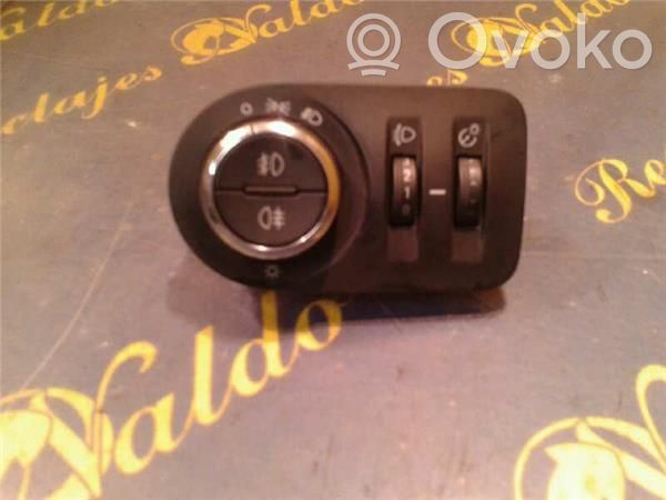 Light switch   13310331