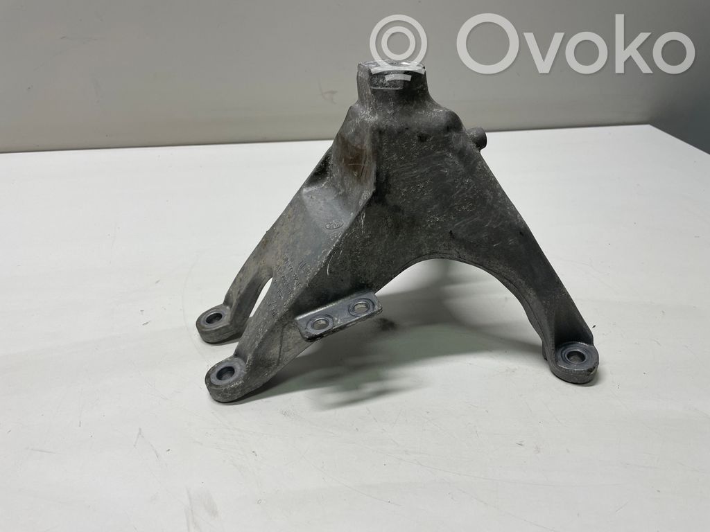 Volkswagen Golf VII Engine mounting bracket 