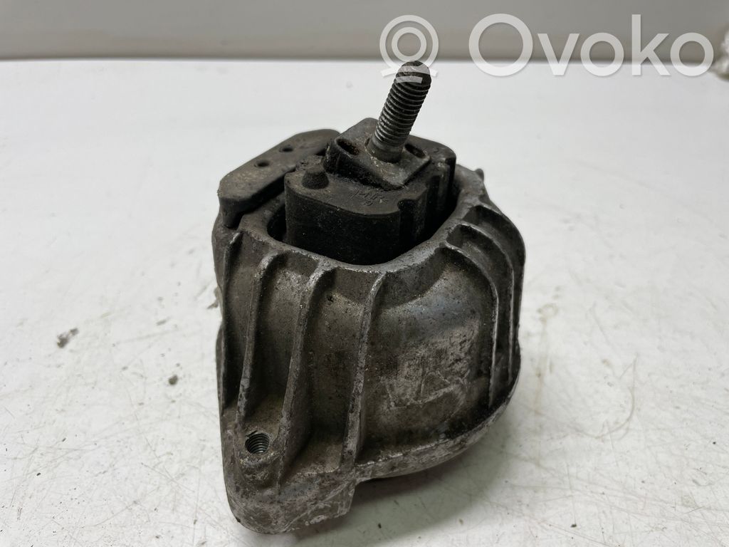 Engine mount bracket   6773743