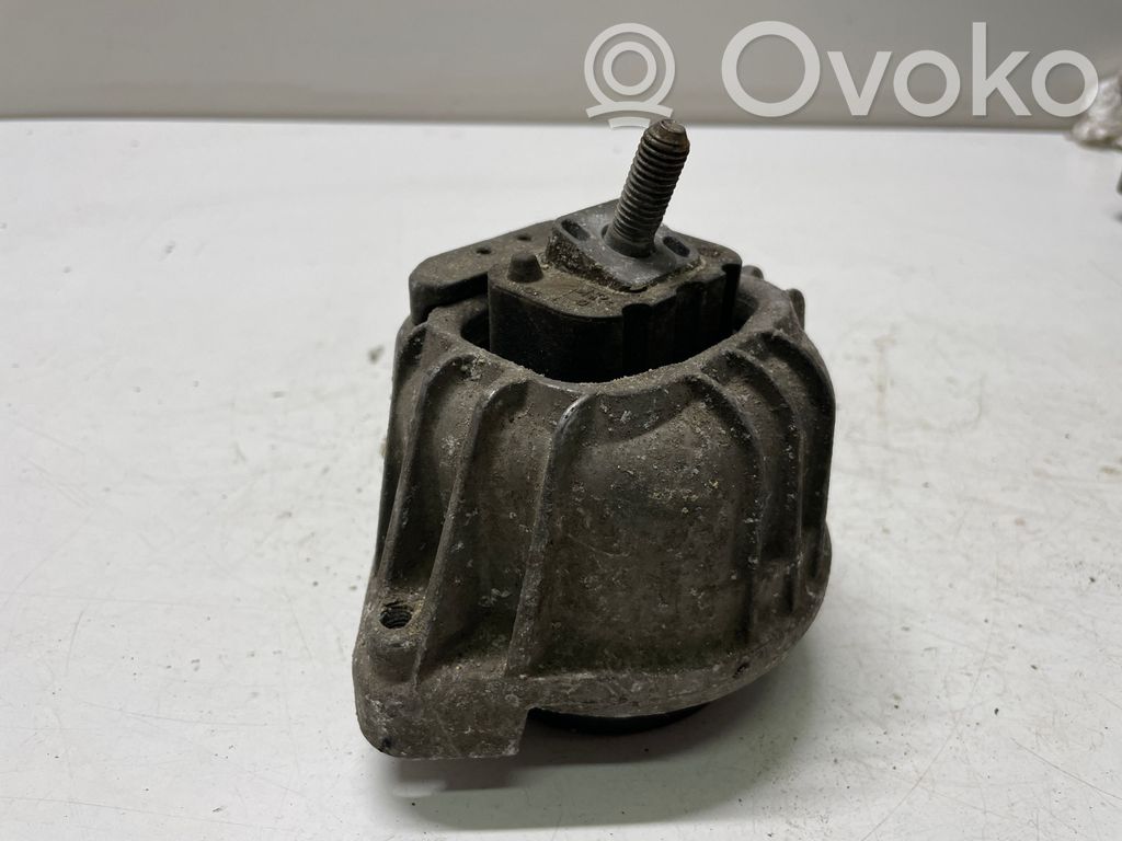 Engine mount bracket   6773743