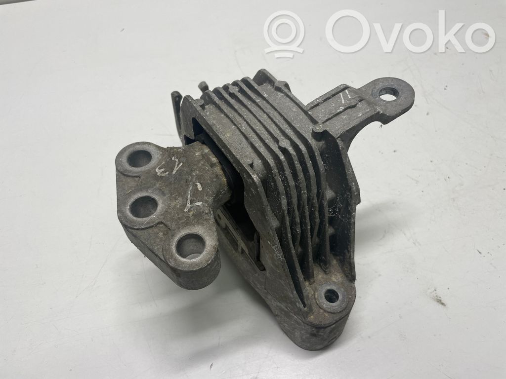 Opel Astra J Engine mount bracket 