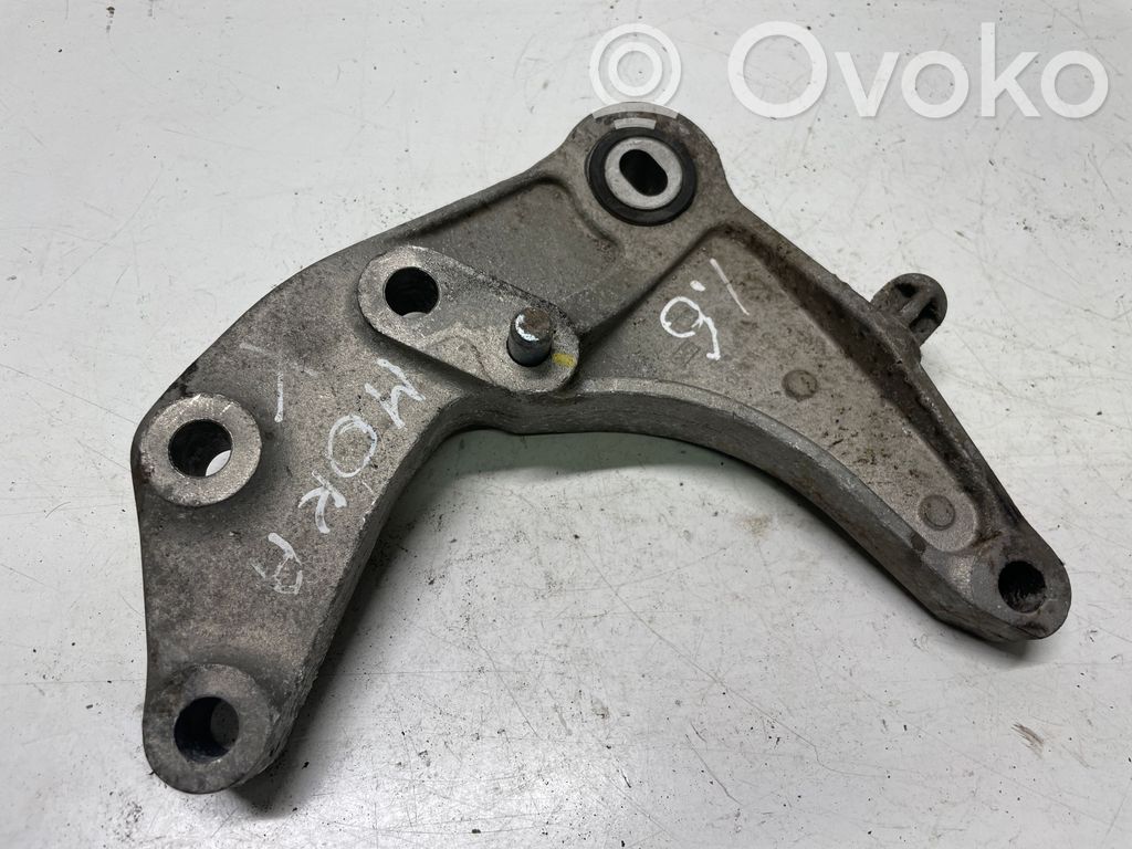 Opel Mokka X Gearbox mounting bracket 