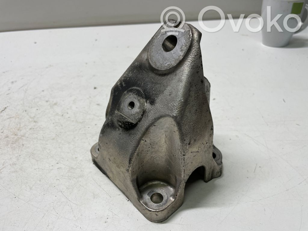 Volkswagen Phaeton Engine mounting bracket 