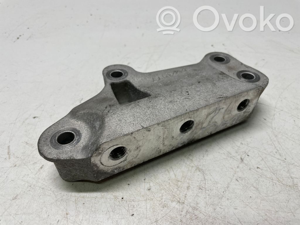 Opel Insignia B Engine mounting bracket 