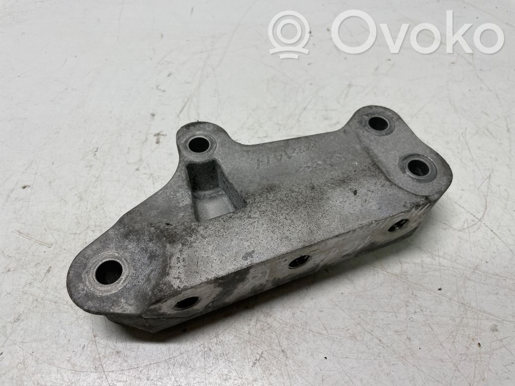 Engine mounting bracket   84221477