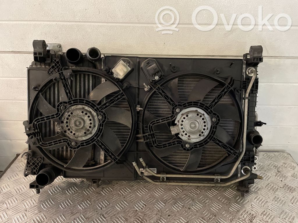 Opel Meriva B Комплект радиатора 