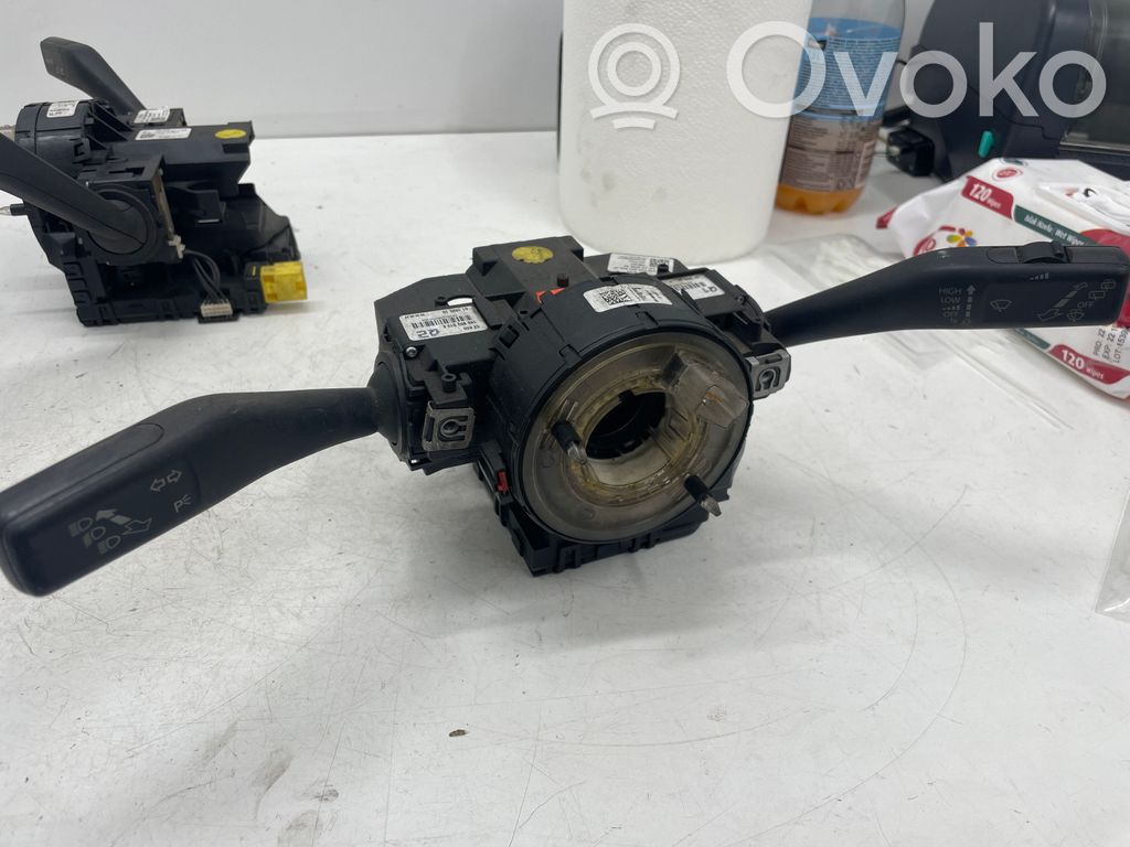 Volkswagen Tiguan Wiper turn signal indicator stalk/switch 
