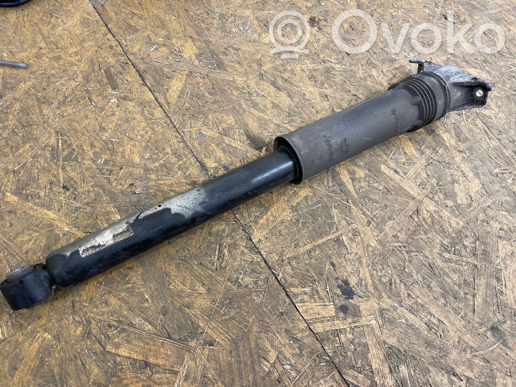 Opel Astra K Takaiskunvaimennin 