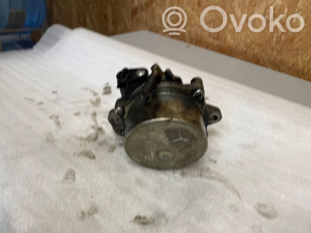 Opel Astra J Vacuum pump 