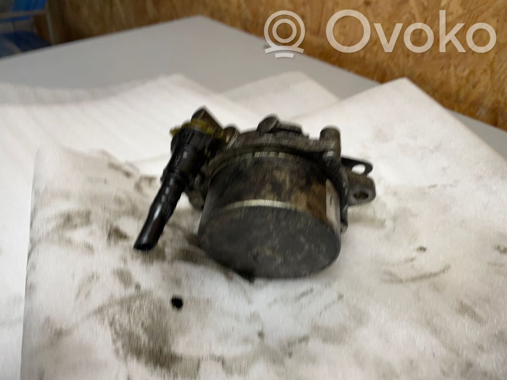 Opel Corsa D Vacuum pump 