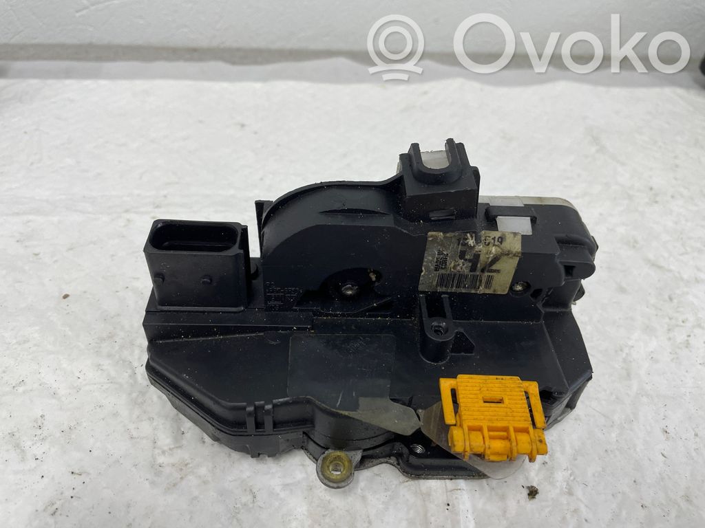 Opel Astra J Zamek drzwi przednich 