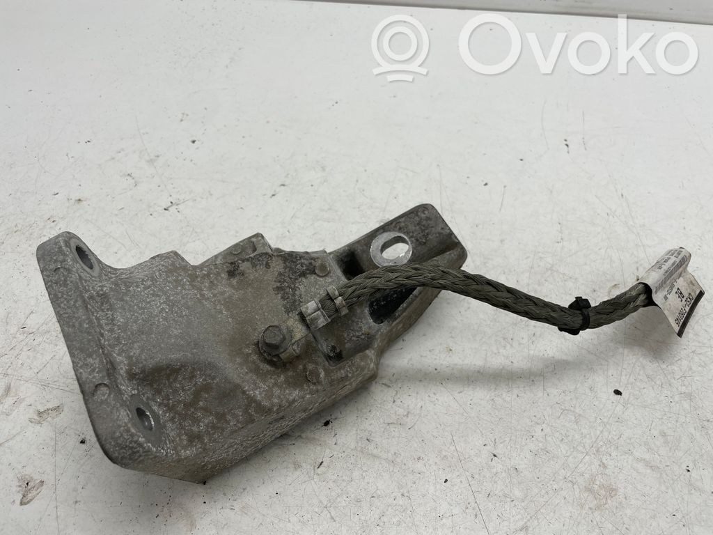 Land Rover Range Rover Sport L494 Engine mounting bracket 