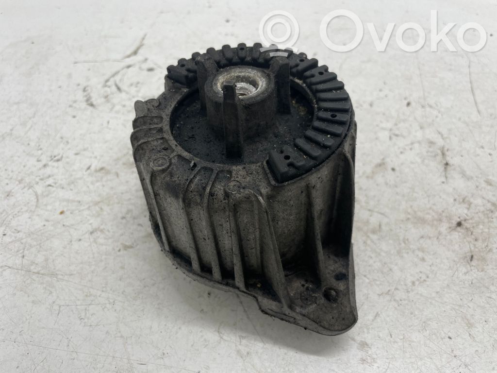 Mercedes-Benz E W212 Engine mount bracket 