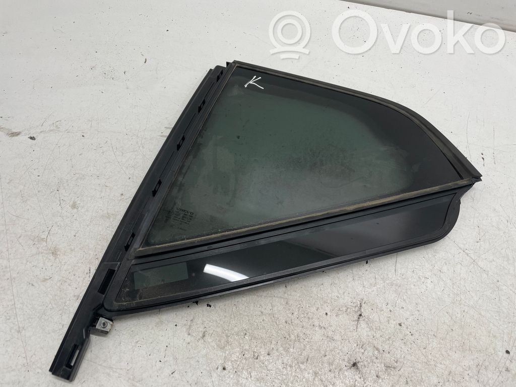 Volvo XC40 Ventanilla de ventilación de la puerta trasera 