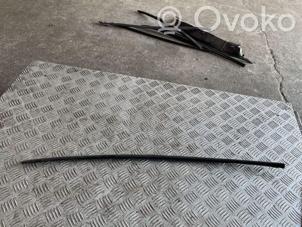 Audi Q7 4L Windshield trim 