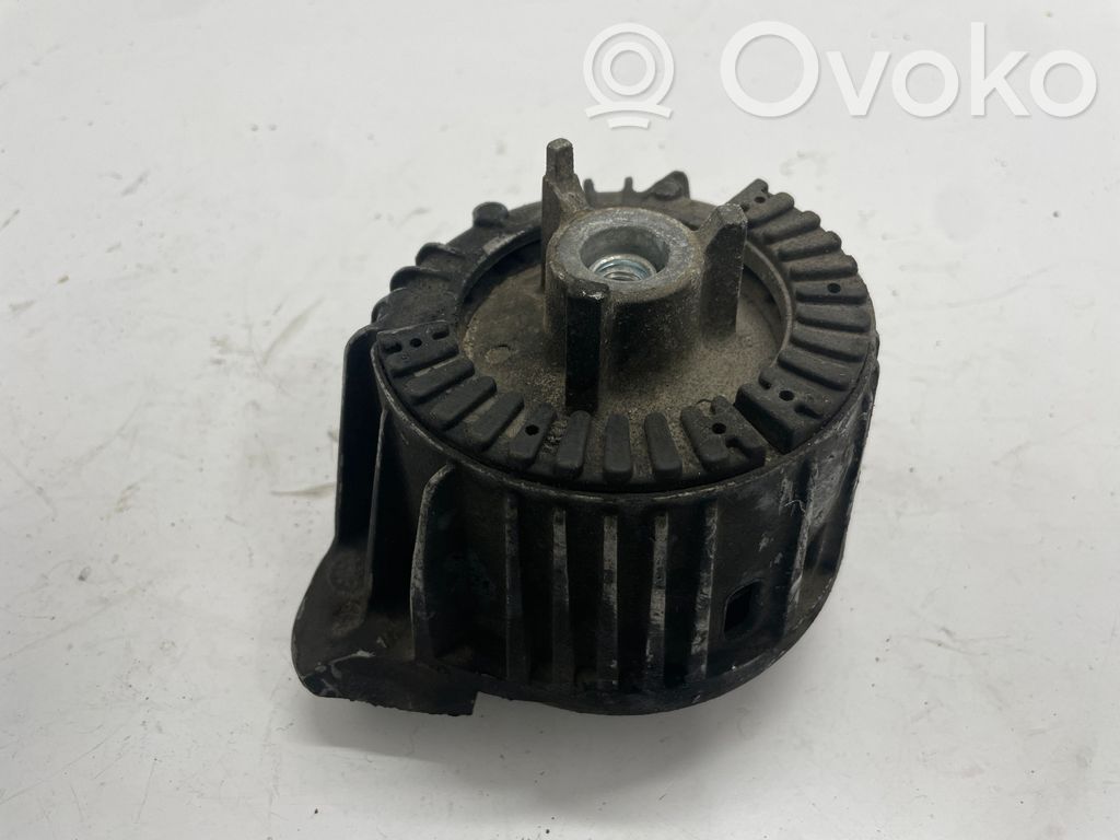 Mercedes-Benz E W212 Engine mount bracket 