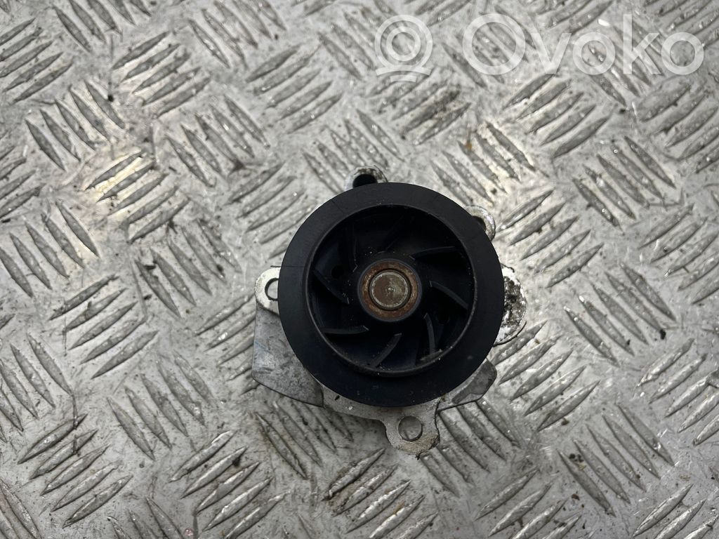 Volkswagen PASSAT B6 Pompe de circulation d'eau 