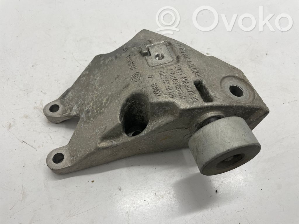 BMW 5 G30 G31 G38 Engine mounting bracket 