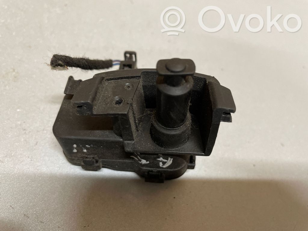 Siłownik klapki wlewu paliwa   8K0862153C