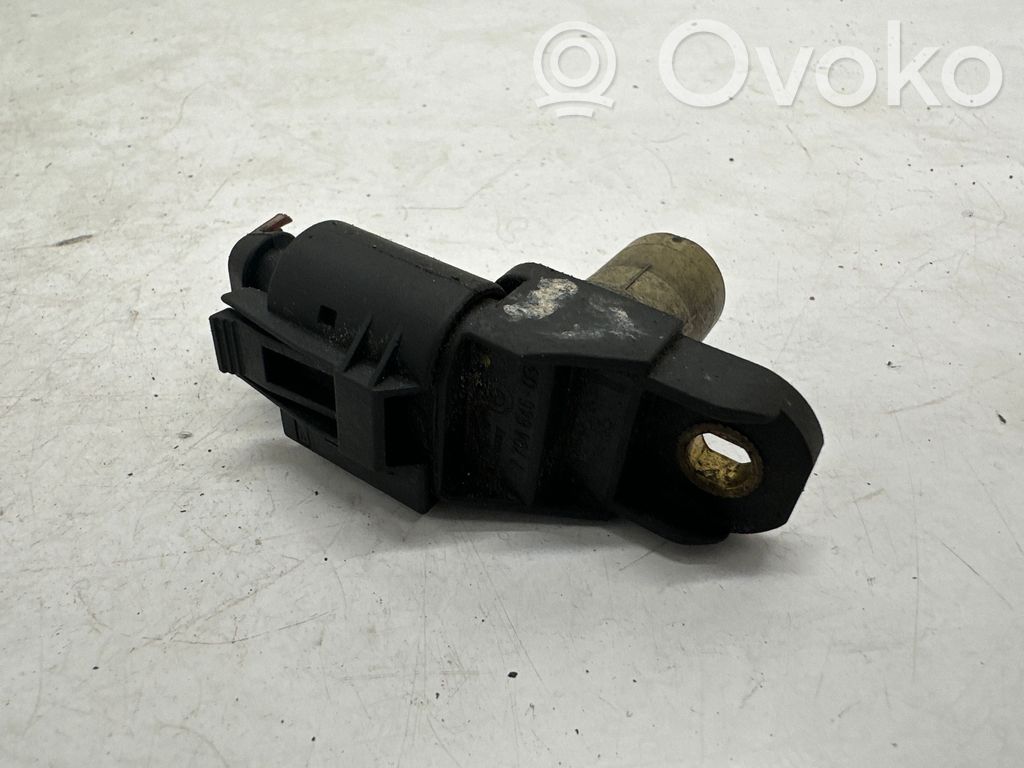 BMW 5 E39 Camshaft position sensor 