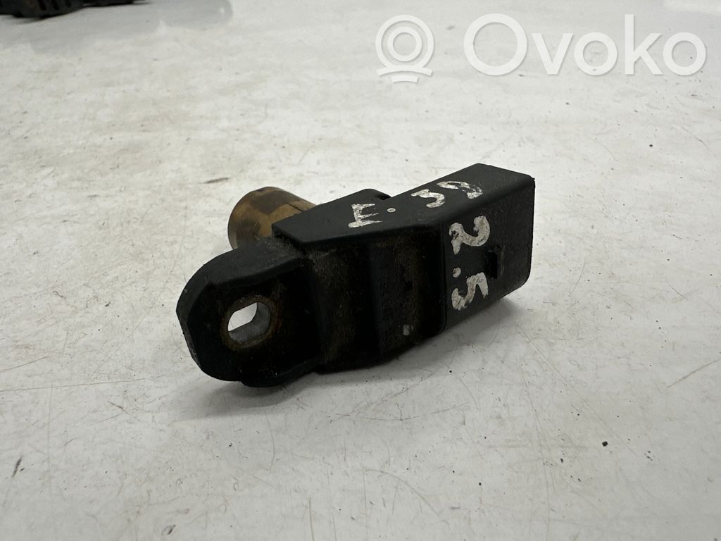 BMW 5 E39 Camshaft position sensor 