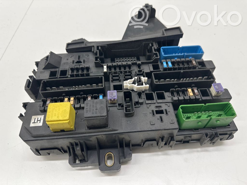 Opel Astra H Fuse module 