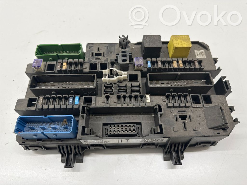 Opel Astra H Drošinātāju bloks 
