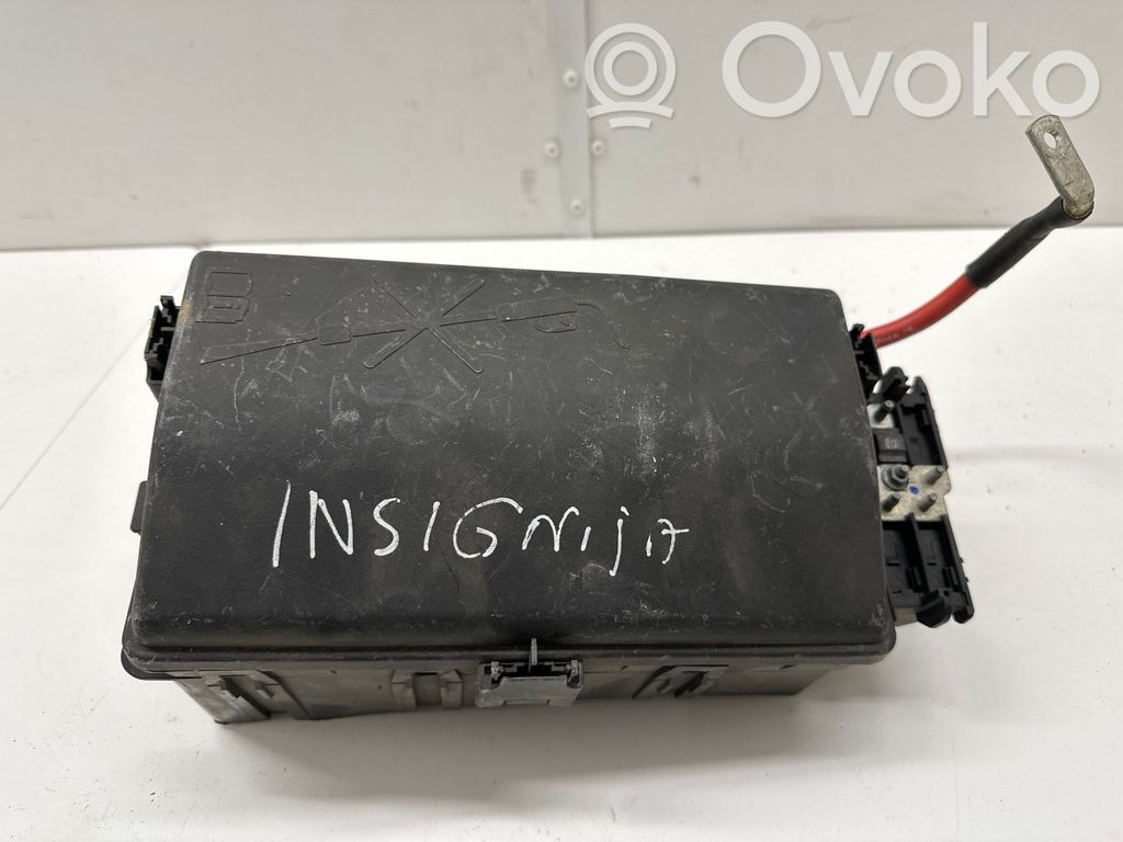 Opel Insignia A Juego de caja de fusibles 
