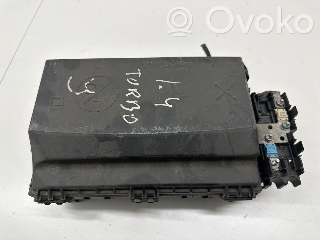 Opel Astra J Fuse box set 