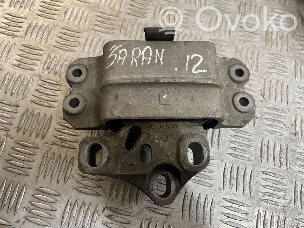 Engine mount bracket   5N0199555