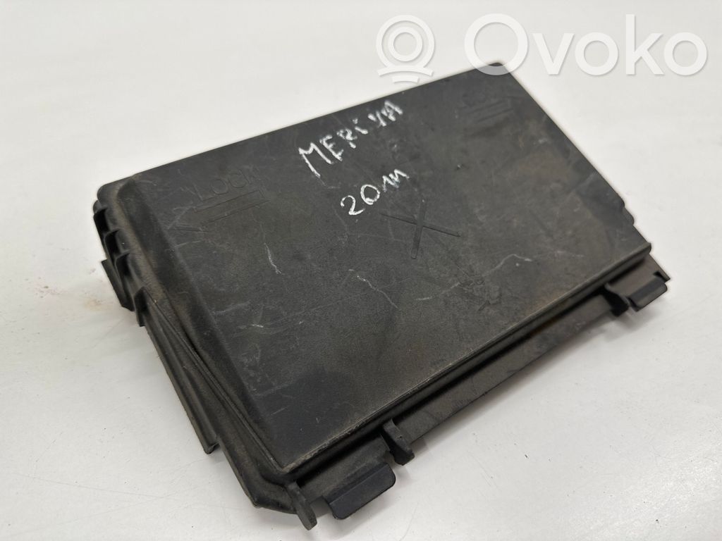 Opel Meriva B Fuse box cover 